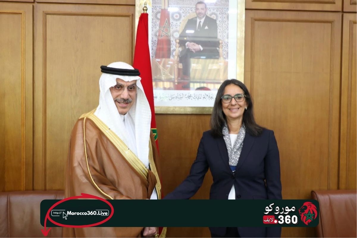 الدكتور محمد سليمان الجاسر رئيس مجموعة البنك الإسلامي للتنمية يتوشح بالوسام العلوي من درجة قائد